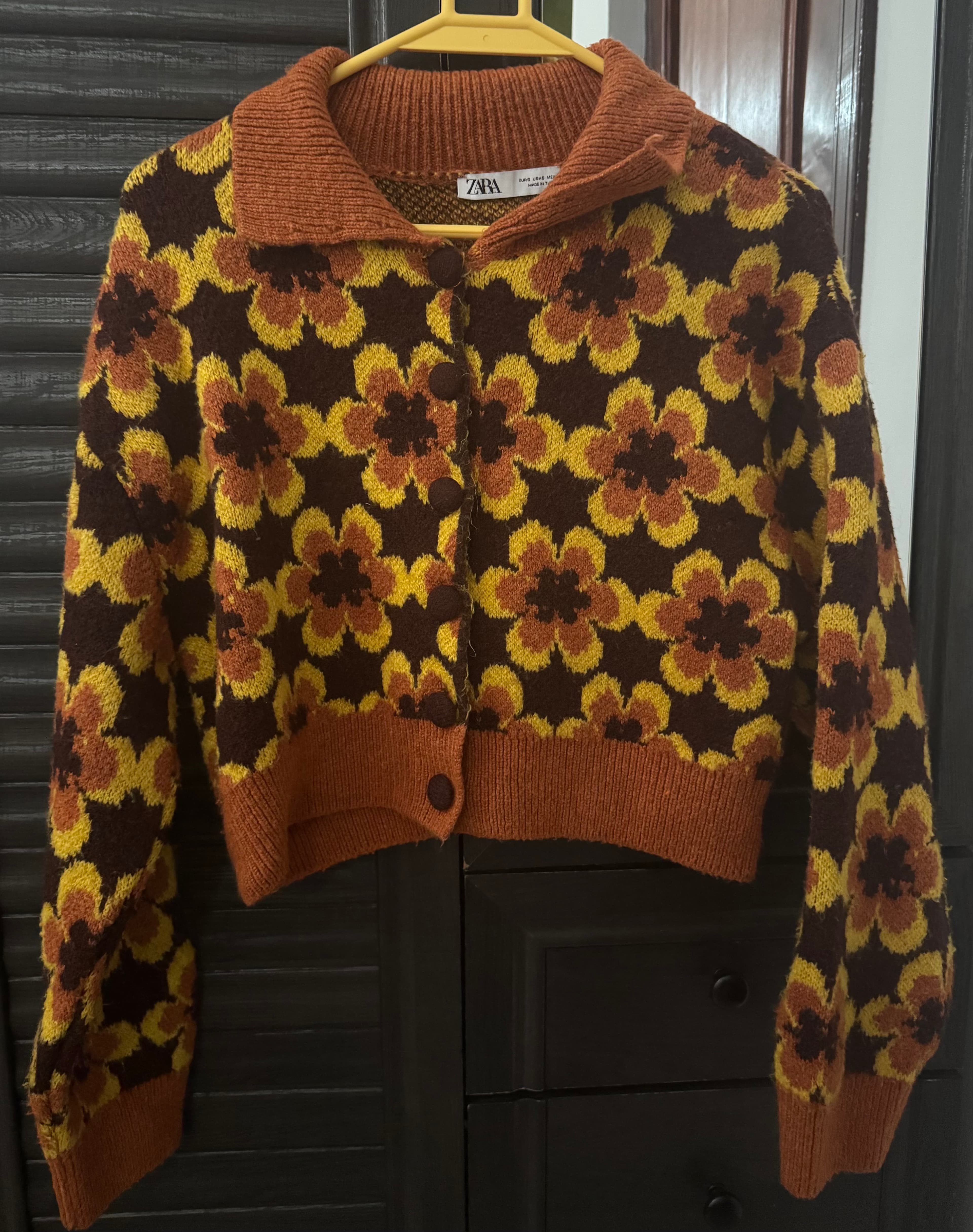 Gilet à fleurs marron et orange